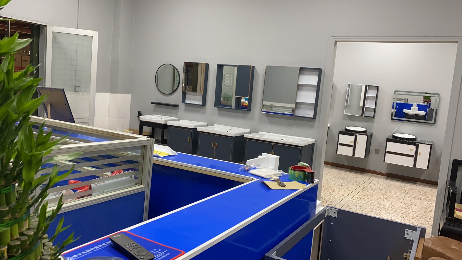 正娜宝浴室柜厂